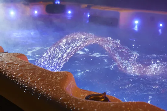 Roto Mould SPA Featuring 740kg Weight and Efficient Heating System 